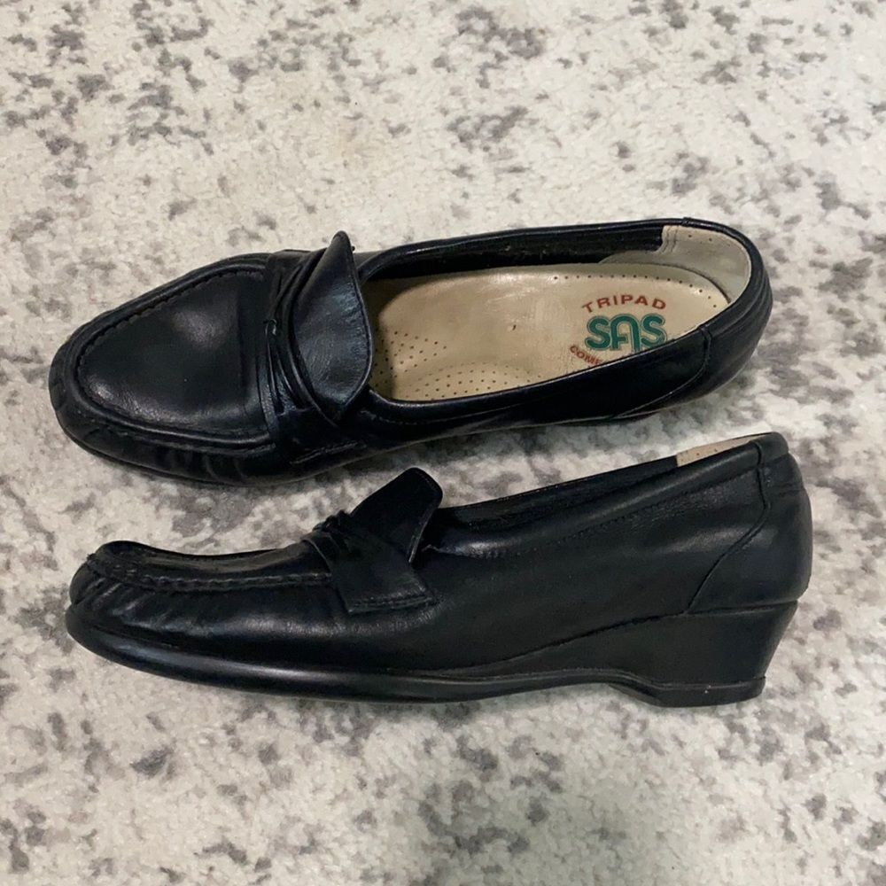SAS Easier Black leather Womens Slip on 6 US GUC